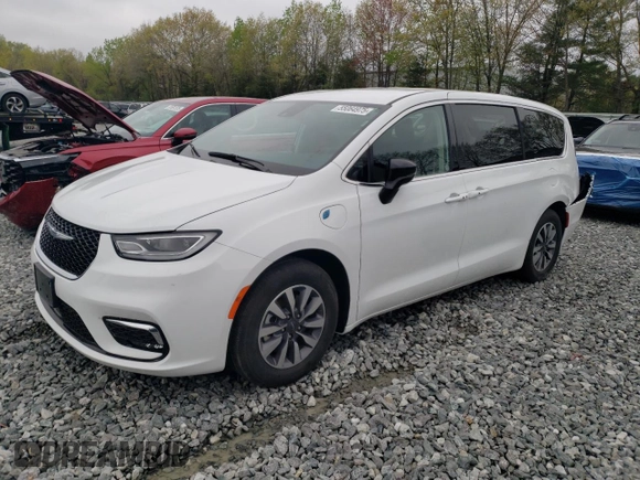 2024 Chrysler Pacifica Hybrid Select z VIN 2C4RC1S78RR117746, wystawiony jako Copart lot #55064975 z przebiegiem 26 216 mil mil oraz Tytuł czysty. Historia ofert i sprzedaży dostępna na DreamBid. Obrazek 1.