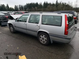 2000 Volvo V70 with VIN YV1LZ56DXY2657666, listed as a Copart auction lot 86204324 with 180,199 mi miles and Salvage Title. Bid and sale history available at carsss.com. Image 2.