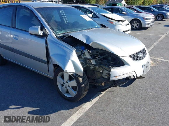 2009 Kia Rio LX with VIN KNADE243696547512, listed as a IAAI auction lot 40639932 with 204,809 mi miles. Bid and sale history available at carsss.com. Image 6.