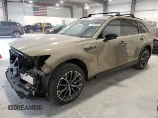2025 Mazda CX-70 Premium z VIN JM3KJDHA9S1100080, wystawiony jako Copart lot #83074444 z przebiegiem 2861 mil mil oraz Tytuł czysty. Historia ofert i sprzedaży dostępna na DreamBid. Obrazek 1.