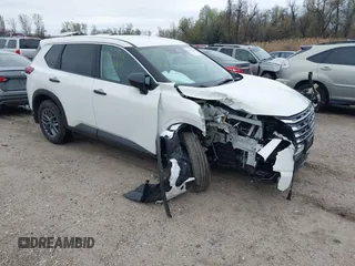 2024 Nissan Rogue S z VIN 5N1BT3AB6RC722324, wystawiony jako IAAI lot #41936548 z przebiegiem 4 123 mil mil oraz . Historia ofert i sprzedaży dostępna na DreamBid. Obrazek 1.