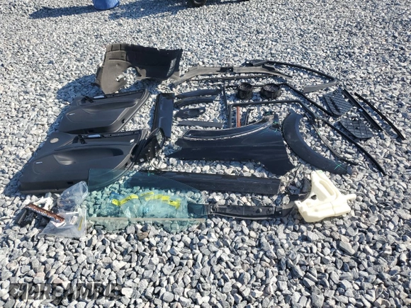 2015 Audi Q7 Premium Plus z VIN WA1LGAFE6FD023540, wystawiony jako Copart lot #57227145 z przebiegiem 124 203 mil mil oraz Szkoda całkowita • Salvage title. Historia ofert i sprzedaży dostępna na DreamBid. Obrazek 13.