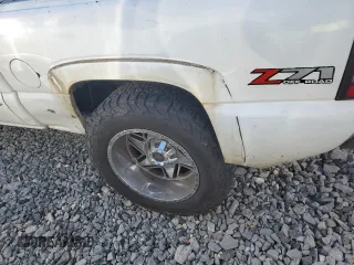 2005 GMC Sierra 1500 SLT z VIN 2GTEK13T451173124, wystawiony jako Copart lot #85948624 z przebiegiem Nie podano mil oraz Szkoda całkowita • Salvage title. Historia ofert i sprzedaży dostępna na DreamBid. Obrazek 9.