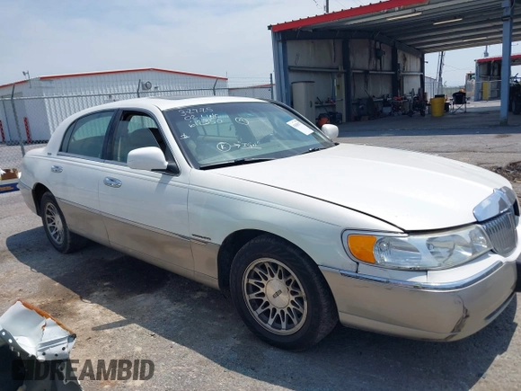 2002 Lincoln Town Car Signature z VIN 1LNHM82W72Y612350, wystawiony jako IAAI lot #42038177 z przebiegiem Nie podano mil oraz . Historia ofert i sprzedaży dostępna na DreamBid. Obrazek 13.