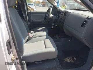 2005 Dodge Dakota ST with VIN 1D7HW22K35S129167, listed as a IAAI auction lot 42190094 with 121,215 mi miles. Bid and sale history available at carsss.com. Image 5.