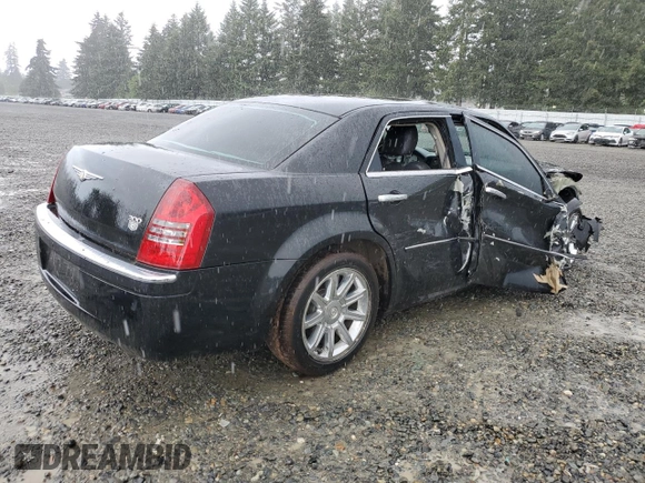 2005 Chrysler 300 C z VIN 2C3JA63H75H570025, wystawiony jako Copart lot #57563115 z przebiegiem 82 181 mil mil oraz Szkoda całkowita • Salvage title. Historia ofert i sprzedaży dostępna na DreamBid. Obrazek 3.