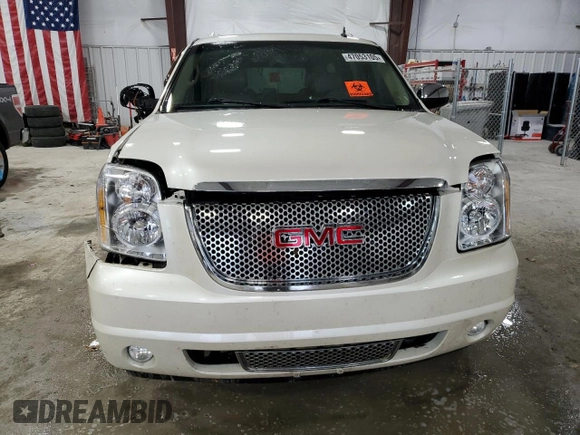 2010 GMC Yukon XL Denali with VIN 1GKUKMEF1AR276429, listed as a Copart auction lot 47053105 with 202,898 mi miles and Salvage Title. Bid and sale history available at carsss.com. Image 5.