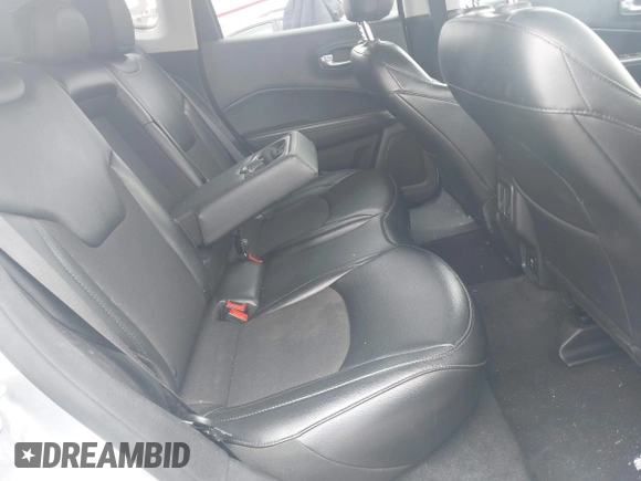 2020 Jeep Compass Altitude z VIN 3C4NJCBB8LT105248, wystawiony jako IAAI lot #42021423 z przebiegiem 93 004 mil mil oraz . Historia ofert i sprzedaży dostępna na DreamBid. Obrazek 8.