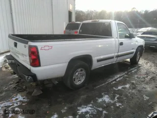 2000 Chevrolet Silverado 1500 with VIN 1GCEC14W2YE176211, listed as a IAAI auction lot 41393061 with 303,167 mi miles. Bid and sale history available at carsss.com. Image 4.