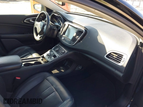 2015 Chrysler 200 C z VIN 1C3CCCEG9FN542855, wystawiony jako IAAI lot #42216833 z przebiegiem 99 587 mil mil oraz . Historia ofert i sprzedaży dostępna na DreamBid. Obrazek 5.