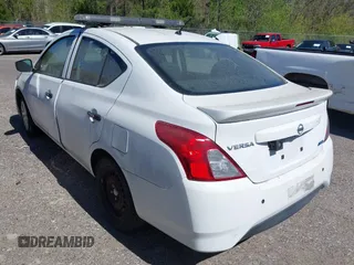 2016 Nissan Versa S z VIN 3N1CN7AP5GL875089, wystawiony jako IAAI lot #41781857 z przebiegiem 39 884 mil mil oraz . Historia ofert i sprzedaży dostępna na DreamBid. Obrazek 3.