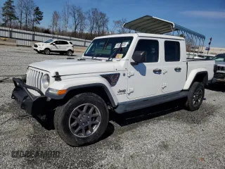 2020 Jeep Gladiator Overland z VIN 1C6HJTFGXLL181768, wystawiony jako Copart lot #46243555 z przebiegiem 62 992 mil mil oraz Szkoda całkowita • Salvage title. Historia ofert i sprzedaży dostępna na DreamBid. Obrazek 1.