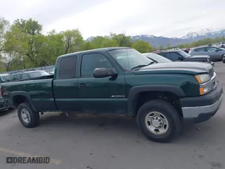 2004 Chevrolet Silverado 2500 LS with VIN 1GCGK29U84E311873, listed as a IAAI auction lot 42096136 with 268,581 mi miles. Bid and sale history available at carsss.com. Image 13.