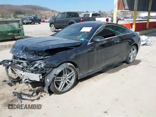 2018 Mercedes-Benz E 400 z VIN WDD1J6GBXJF013855, wystawiony jako IAAI lot #41776146 z przebiegiem 111 021 mil mil oraz . Historia ofert i sprzedaży dostępna na DreamBid. Obrazek 2.