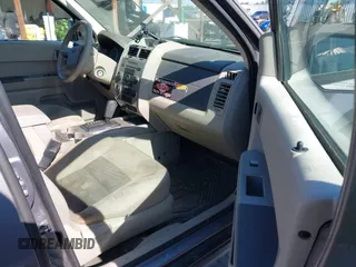 2008 Ford Escape XLT z VIN 1FMCU03198KC06063, wystawiony jako IAAI lot #42672886 z przebiegiem 124 878 mil mil oraz . Historia ofert i sprzedaży dostępna na DreamBid. Obrazek 5.