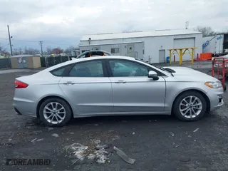 2019 Ford Fusion SE with VIN 3FA6P0HD7KR245691, listed as a IAAI auction lot 42023751 with 32,622 mi miles. Bid and sale history available at carsss.com. Image 13.