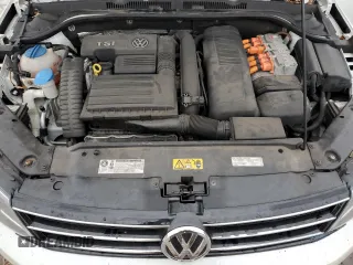 2015 Volkswagen Jetta Sedan Hybrid SEL Premium with VIN 3VW637AJ2FM305746, listed as a Copart auction lot 45083245 with 181,418 mi miles and Clean Title. Bid and sale history available at carsss.com. Image 11.