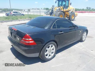 1998 Mercedes-Benz SLK 230/320 z VIN WDBKK47F1WF022419, wystawiony jako IAAI lot #42305098 z przebiegiem Nie podano mil oraz . Historia ofert i sprzedaży dostępna na DreamBid. Obrazek 4.