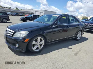2010 Mercedes-Benz C 300 Sport z VIN WDDGF8BB6AF469060, wystawiony jako Copart lot #56072235 z przebiegiem 88 634 mil mil oraz Tytuł czysty. Historia ofert i sprzedaży dostępna na DreamBid. Obrazek 1.