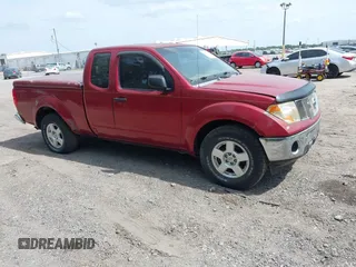 2007 Nissan Frontier SE z VIN 1N6AD06U67C426610, wystawiony jako IAAI lot #42088745 z przebiegiem 214 394 mil mil oraz . Historia ofert i sprzedaży dostępna na DreamBid. Obrazek 1.