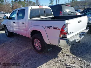 2014 Toyota Tacoma with VIN 5TFLU4EN1EX103052, listed as a IAAI auction lot 41653270 with 121,656 mi miles. Bid and sale history available at carsss.com. Image 3.