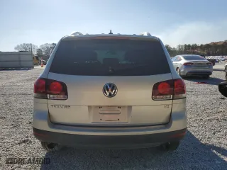 2008 Volkswagen Touareg 2 V6 with VIN WVGBE77L28D065600, listed as a Copart auction lot 43466525 with 188,341 mi miles and Salvage Title. Bid and sale history available at carsss.com. Image 6.