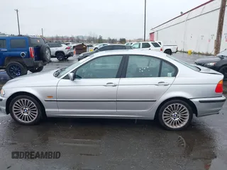 2001 BMW 3 Series 330i with VIN WBAAV53441FJ64705, listed as a IAAI auction lot 41632831 with 211,862 mi miles. Bid and sale history available at carsss.com. Image 14.