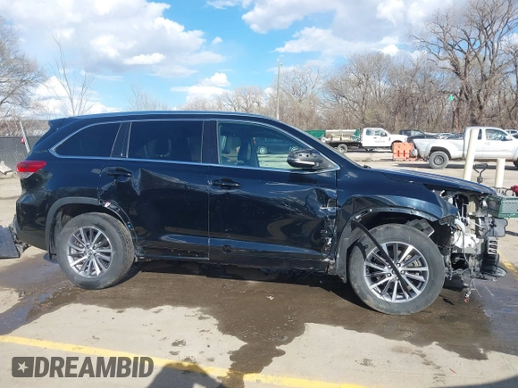 2018 Toyota Highlander SE with VIN 5TDJZRFH0JS533976, listed as a IAAI auction lot 41820619 with 131,015 mi miles and . Bid and sale history available at DreamBid. Image 14.