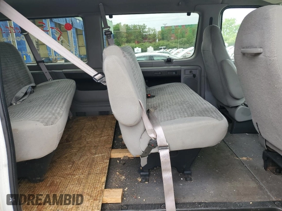 2001 Ford Econoline Passenger XL with VIN 1FBSS31L31HA96582, listed as a Copart auction lot 56147165 with 138,381 mi miles and Clean title. Bid and sale history available at DreamBid. Image 11.