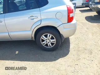 2007 Hyundai Tucson SE with VIN KM8JN12D07U632975, listed as a IAAI auction lot 42099734 with 154,320 mi miles. Bid and sale history available at carsss.com. Image 6.