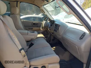 2003 Ford F-150 XL с VIN 1FTRX17W03NA37401, выставлен на аукционе IAAI как лот 41724466 с пробегом 350 336 миль миль и . История ставок и продаж доступна на DreamBid. Изображение 5.