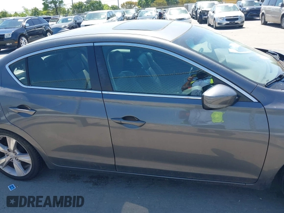 2013 Acura ILX Tech Pkg with VIN 19VDE1F7XDE007976, listed as a IAAI auction lot 42052098 with 119,494 mi miles. Bid and sale history available at carsss.com. Image 13.