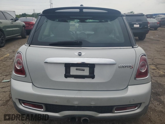 2011 MINI Hardtop S with VIN WMWSV3C58BTY11580, listed as a Copart auction lot 62081615 with 112,336 mi miles and Salvage title. Bid and sale history available at DreamBid. Image 6.