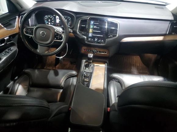 2017 Volvo XC90 Inscription with VIN YV4A22PL0H1140644, listed as a Copart auction lot 45398725 with 83,688 mi miles and Salvage title. Bid and sale history available at DreamBid. Image 8.