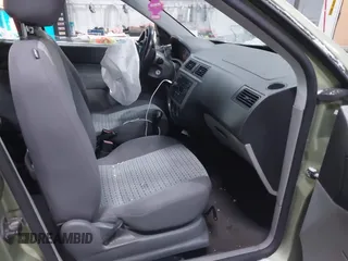 2007 Ford Focus S z VIN 1FAHP34N17W104080, wystawiony jako IAAI lot #41541274 z przebiegiem 106 938 mil mil oraz . Historia ofert i sprzedaży dostępna na DreamBid. Obrazek 5.
