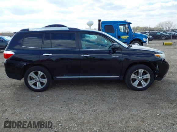 2013 Toyota Highlander Limited z VIN 5TDDK3EH1DS258901, wystawiony jako IAAI lot #42026696 z przebiegiem 110 465 mil mil oraz . Historia ofert i sprzedaży dostępna na DreamBid. Obrazek 13.
