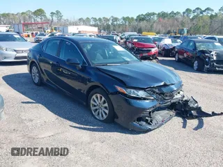 2020 Toyota Camry LE with VIN 4T1C11AK9LU985116, listed as a IAAI auction lot 40798999 with 53,390 mi miles. Bid and sale history available at carsss.com. Image 1.