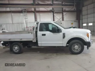 2017 Ford F-250 XL z VIN 1FDBF2A60HEC99876, wystawiony jako IAAI lot #42468271 z przebiegiem 81 478 mil mil oraz . Historia ofert i sprzedaży dostępna na DreamBid. Obrazek 13.