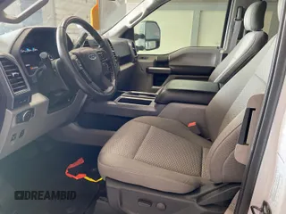 2019 Ford F-150 z VIN 1FTFX1C4XKKE10533, wystawiony jako IAAI lot #42843481 z przebiegiem 52 694 mil mil oraz . Historia ofert i sprzedaży dostępna na DreamBid. Obrazek 4.
