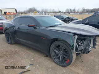 2023 Chevrolet Camaro 2LT z VIN 1G1FD1RX6P0133885, wystawiony jako IAAI lot #41990345 z przebiegiem 50 583 mil mil oraz . Historia ofert i sprzedaży dostępna na DreamBid. Obrazek 1.