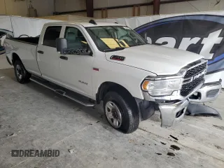 2020 Ram 2500 Tradesman z VIN 3C6UR5HJ1LG111844, wystawiony jako Copart lot #52604845 z przebiegiem 228 392 mil mil oraz Szkoda całkowita • Salvage title. Historia ofert i sprzedaży dostępna na DreamBid. Obrazek 4.
