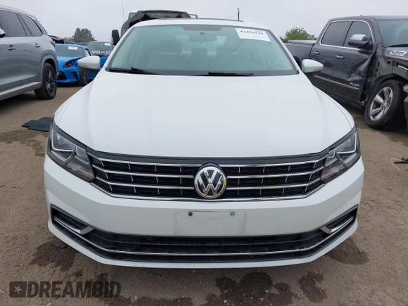 2019 Volkswagen Passat Wolfsburg Edition z VIN 1VWLA7A38KC004758, wystawiony jako IAAI lot #42404110 z przebiegiem 71 694 mil mil oraz . Historia ofert i sprzedaży dostępna na DreamBid. Obrazek 12.