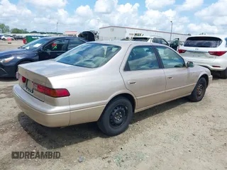 1997 Toyota Camry LE z VIN 4T1BG22K7VU818805, wystawiony jako IAAI lot #42105925 z przebiegiem 140 960 mil mil oraz . Historia ofert i sprzedaży dostępna na DreamBid. Obrazek 4.