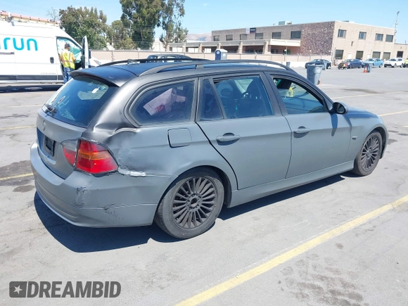 2006 BMW 3 Series 325xi z VIN WBAVT13546KW23822, wystawiony jako IAAI lot #42832474 z przebiegiem 234 704 mil mil oraz . Historia ofert i sprzedaży dostępna na DreamBid. Obrazek 4.