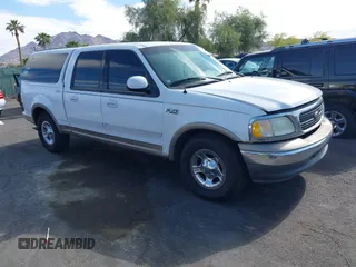 2003 Ford F-150 XLT with VIN 1FTRW07L23KA82084, listed as a IAAI auction lot 42140764 with 286,754 mi miles. Bid and sale history available at carsss.com. Image 1.