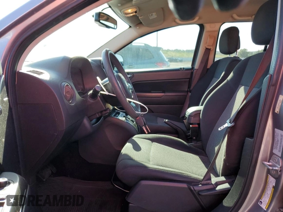 2016 Jeep Compass Sport z VIN 1C4NJCBA6GD553393, wystawiony jako Copart lot #64136605 z przebiegiem 93 909 mil mil oraz Czysty tytuł • Clean title. Historia ofert i sprzedaży dostępna na DreamBid. Obrazek 7.