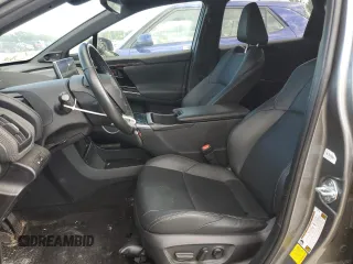 2023 Toyota bZ4X XLE z VIN JTMABABA6PA000521, wystawiony jako Copart lot #54228805 z przebiegiem 25 113 mil mil oraz Czysty tytuł • Clean title. Historia ofert i sprzedaży dostępna na DreamBid. Obrazek 7.