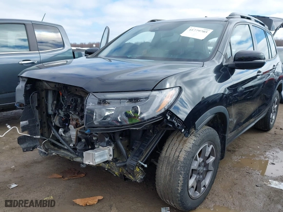 2022 Honda Passport TrailSport with VIN 5FNYF8H60NB011632, listed as a IAAI auction lot 41779705 with 42,038 mi miles. Bid and sale history available at carsss.com. Image 6.