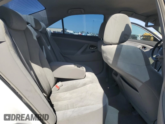 2008 Toyota Camry LE z VIN 4T1BE46K88U734590, wystawiony jako Copart lot #58566685 z przebiegiem 204 814 mil mil oraz Szkoda całkowita • Salvage title. Historia ofert i sprzedaży dostępna na DreamBid. Obrazek 10.