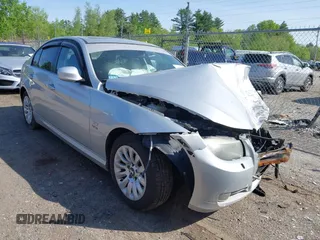 2009 BMW 3 Series 328i xDrive z VIN WBAPK535X9A644722, wystawiony jako IAAI lot #42225230 z przebiegiem 189 541 mil mil oraz . Historia ofert i sprzedaży dostępna na DreamBid. Obrazek 1.